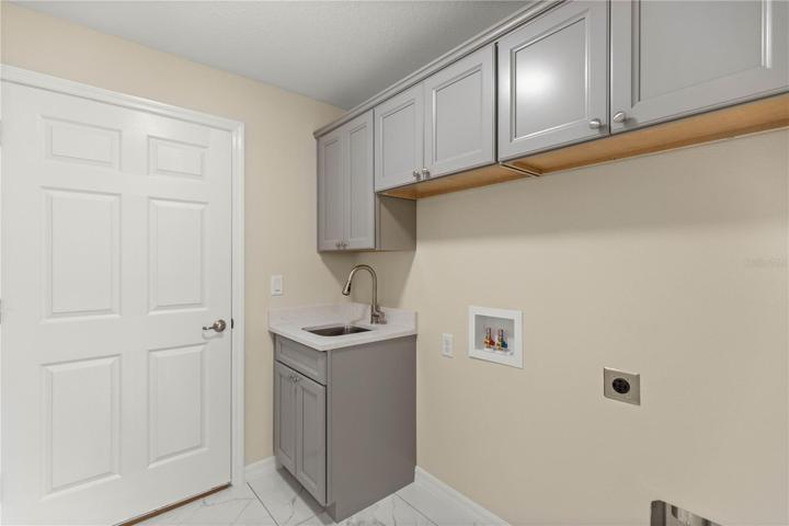LAUNDRY ROOM WITH SINK AND CABINETS