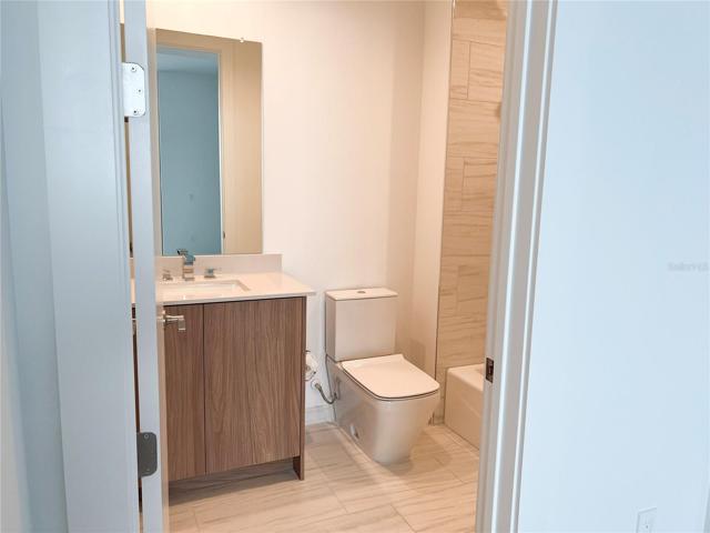 Ensuite Bath 2