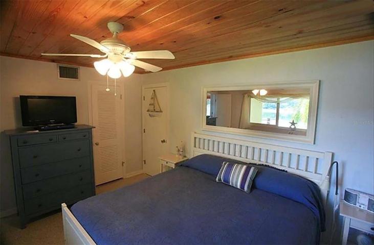 Large primary bedroom
