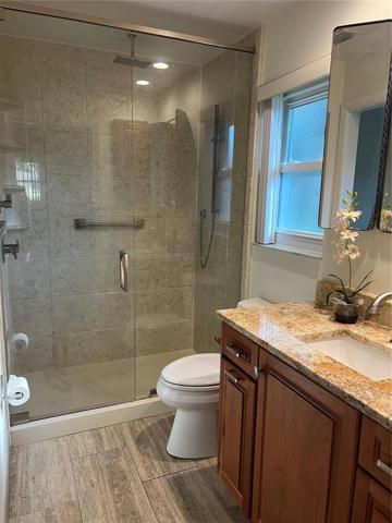 Master Bath w/Linen Closet
