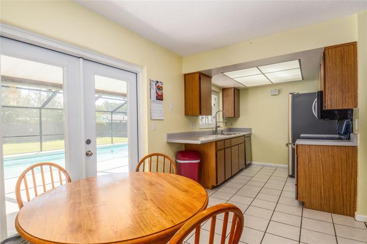 Eat in space and kitchen
