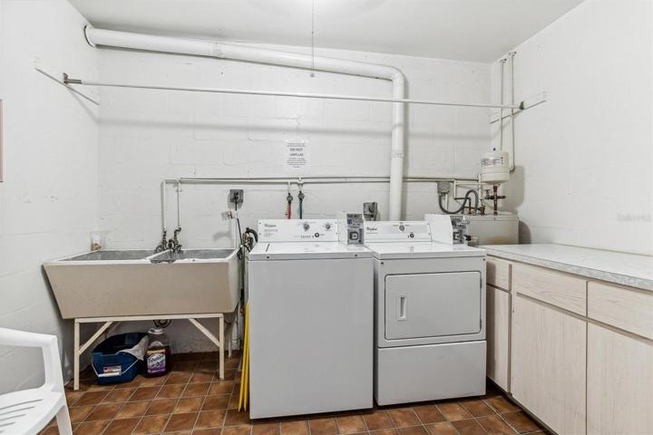 washer/ dryer on same floor