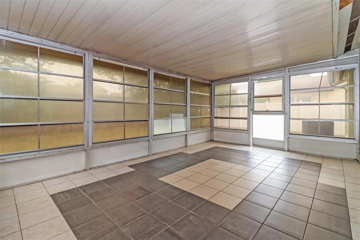 Screened-in Lanai