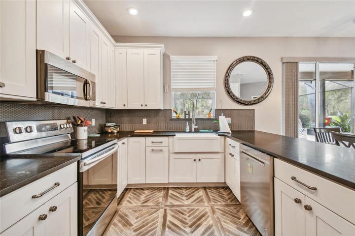 KITCHEN..CHECK OUT THE FARM SINK!