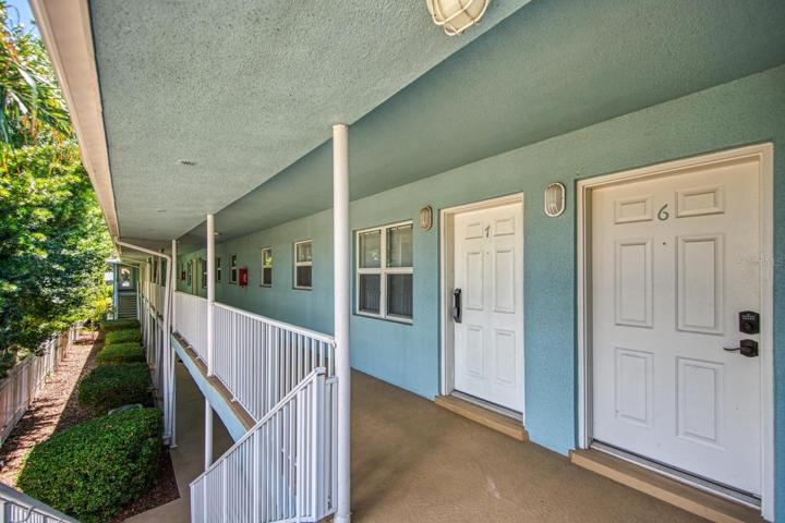 Hallway/ Front door