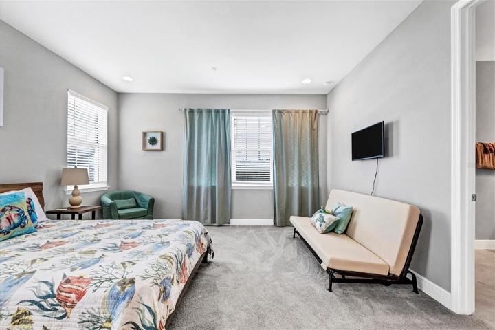 Large Guest Bedroom with En Suite Bathroom!