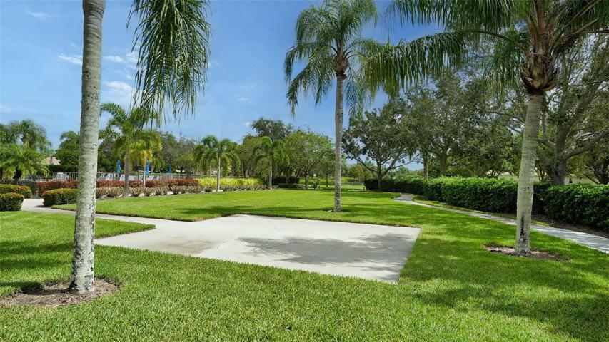 Gate available to go straight to Publix and University Walk shopping center. Beautiful grounds and sidewalks, enjoy strolling the neighborhood.