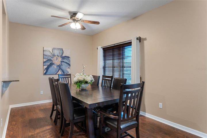Dining room - space for a large table!