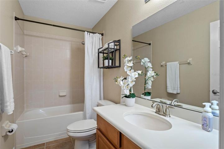 3rd floor secondary bath
