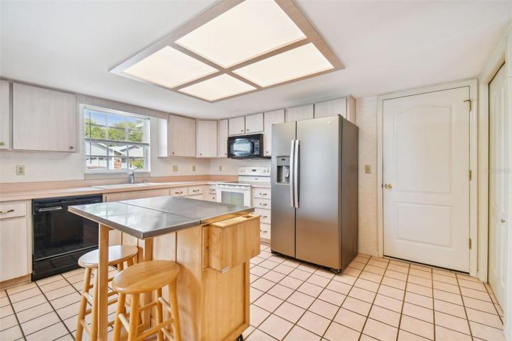 light and bright kitchen