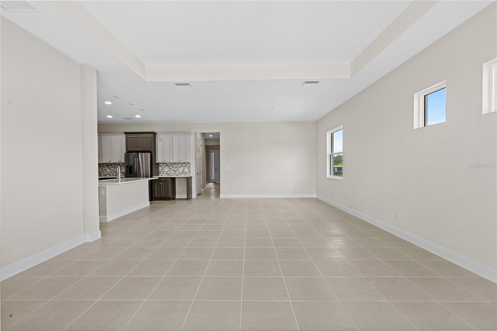 Open floorpan. Kitchen-dining room and great room combination.