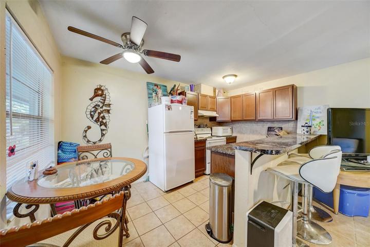 One Bedroom breakfast Nook