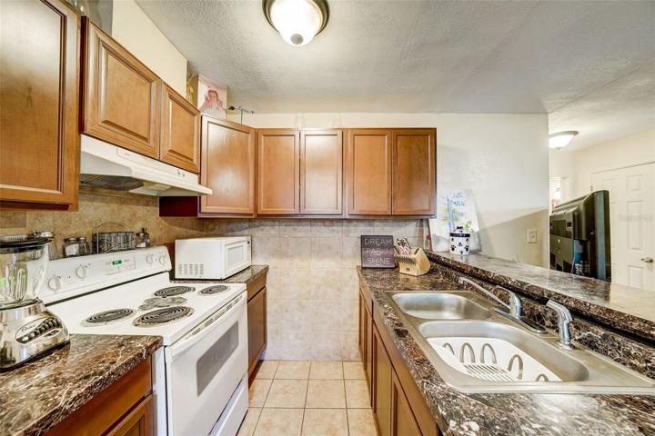 One Bedroom kitchen
