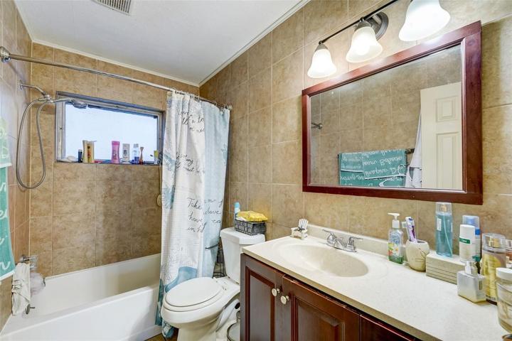 One Bedroom bathroom