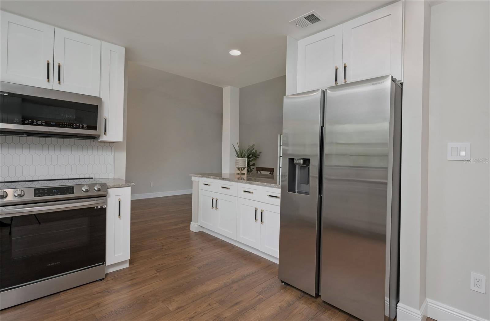 Kitchen breakfast bar