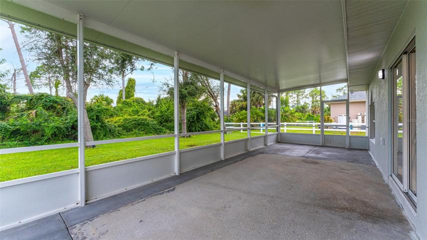 Huge Screened Porch