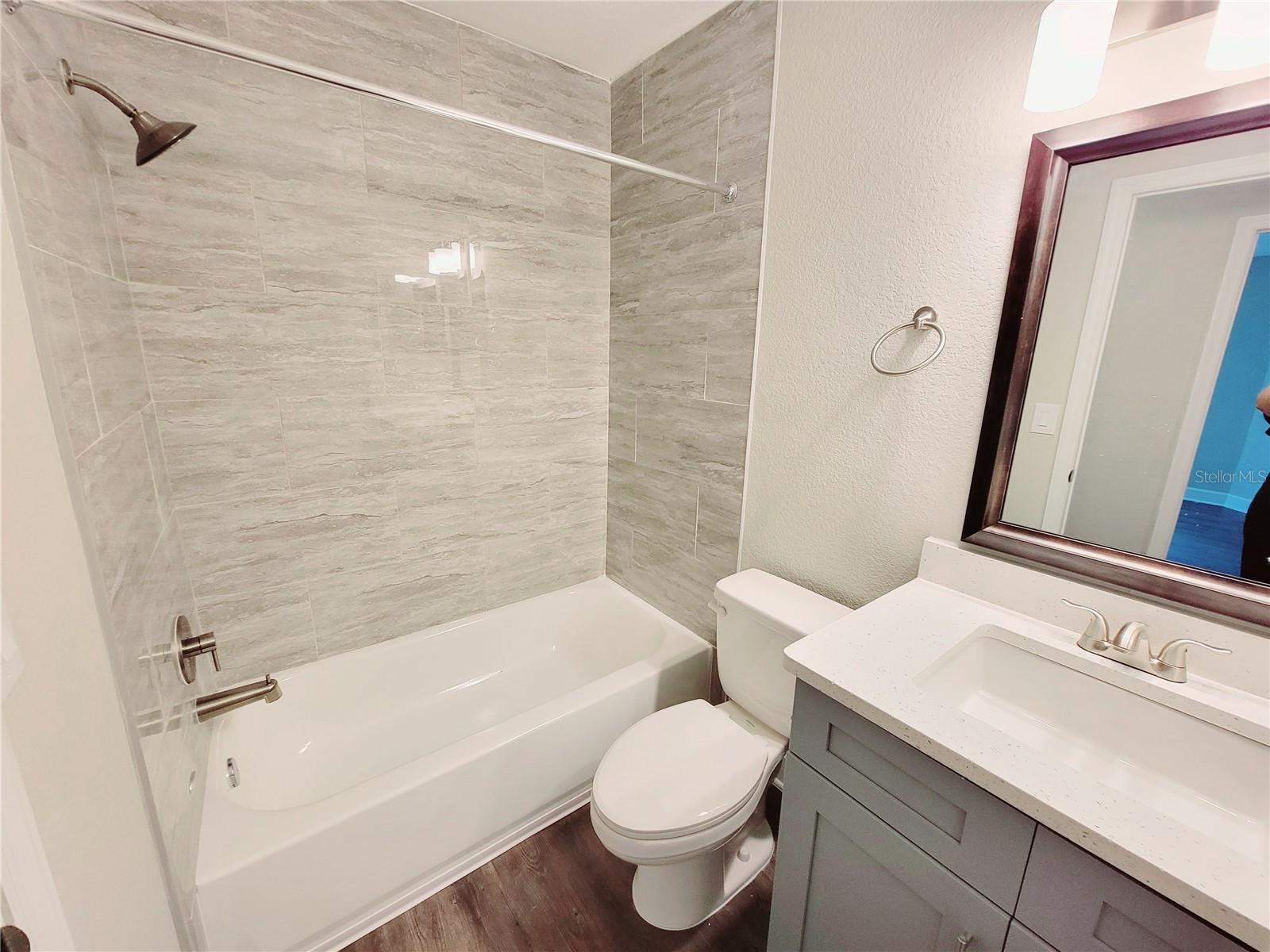QUARTZ COUNTERTOP!