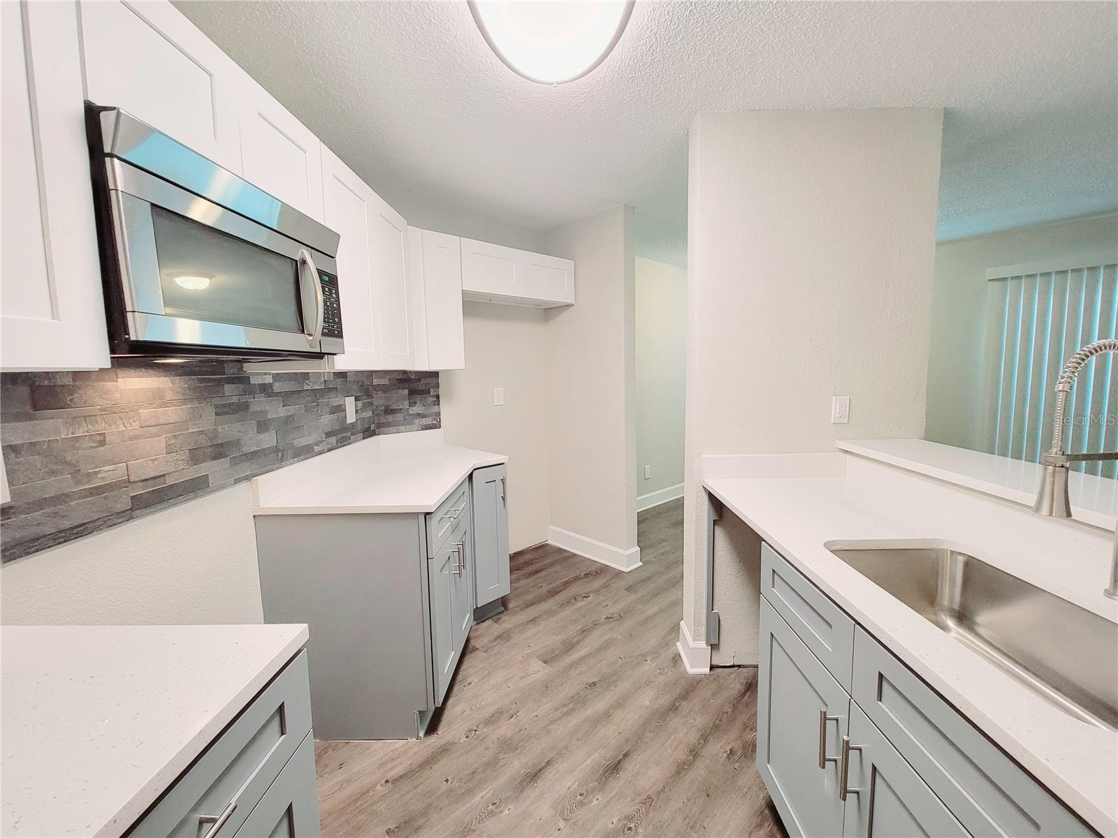 QUARTZ COUNTERTOPS!