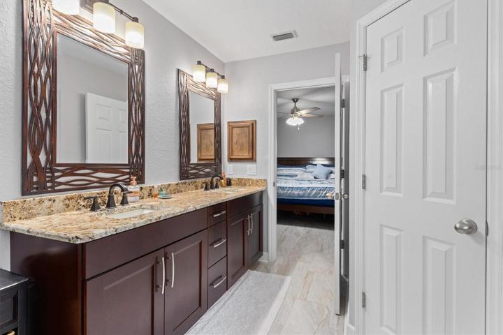 Master ensuite bath