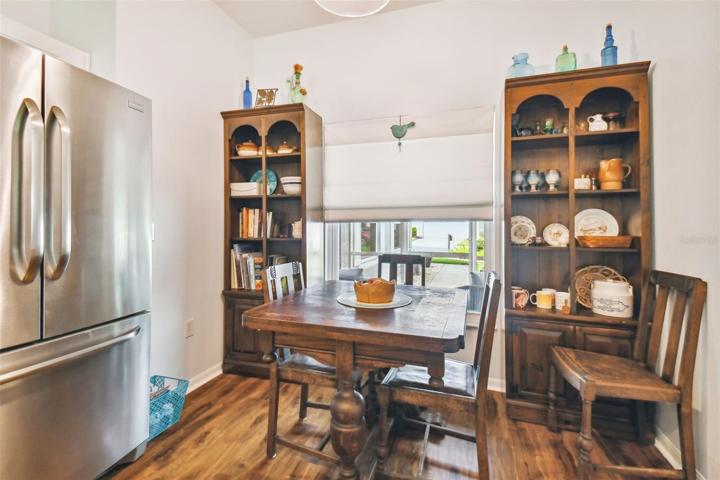 Eat-in Area Kitchen