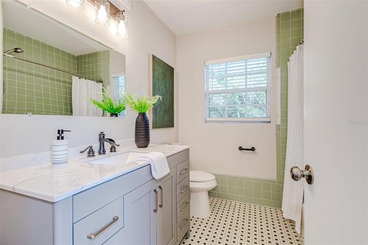 Upstairs bathroom-shower/tub combo