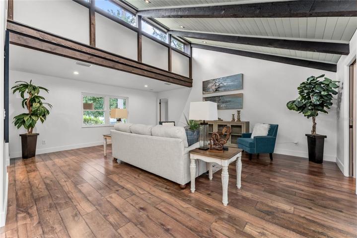 Foyer/Living Room