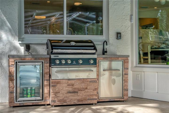 Outdoor Kitchen