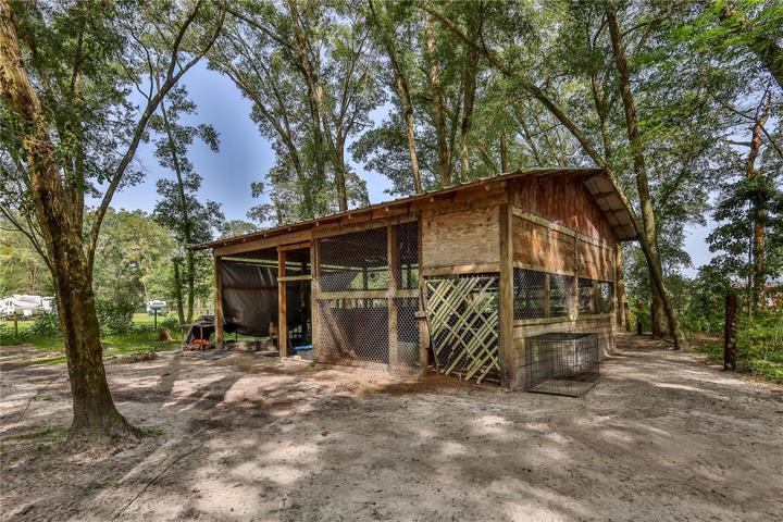 pole barn for chickens