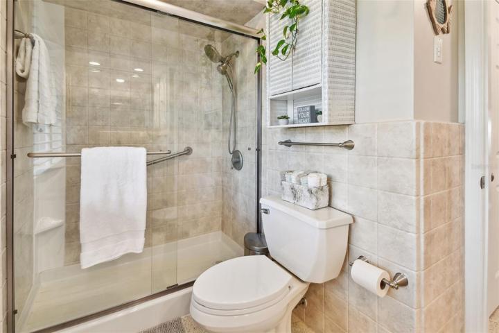 Guest Bathroom Suite w/Shower