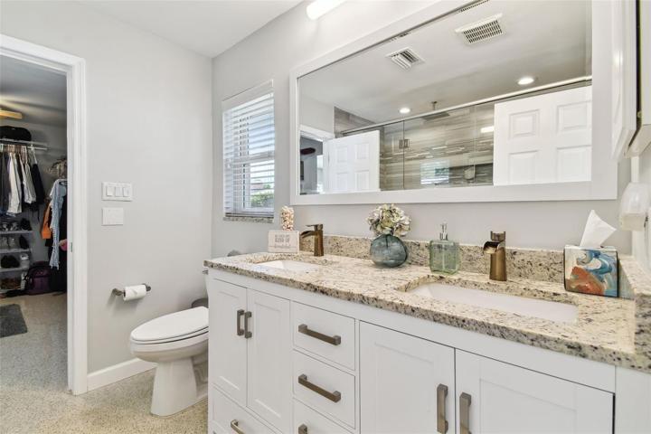 Master Bathroom w/ Double Sinks