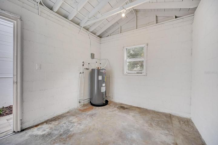 Unfinished bonus room.
