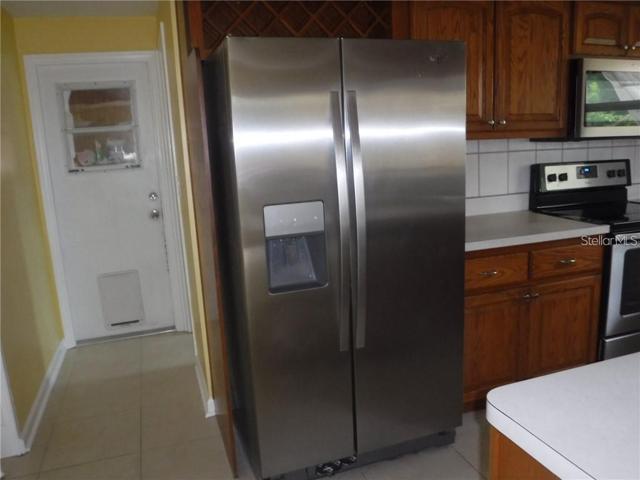 Kitchen W/ door tp garage