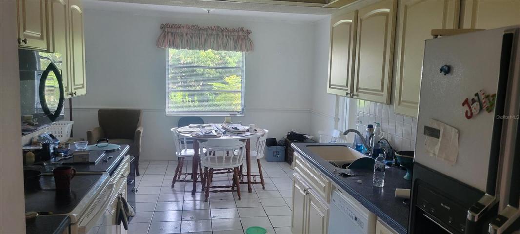 Kitchen dining room