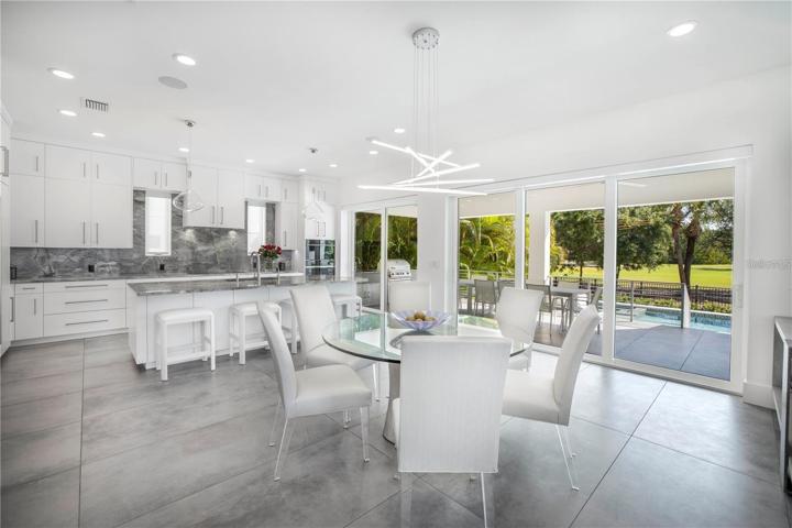 STUNNING VIEWS FORM THE KITCHEN AND DINING SPACE