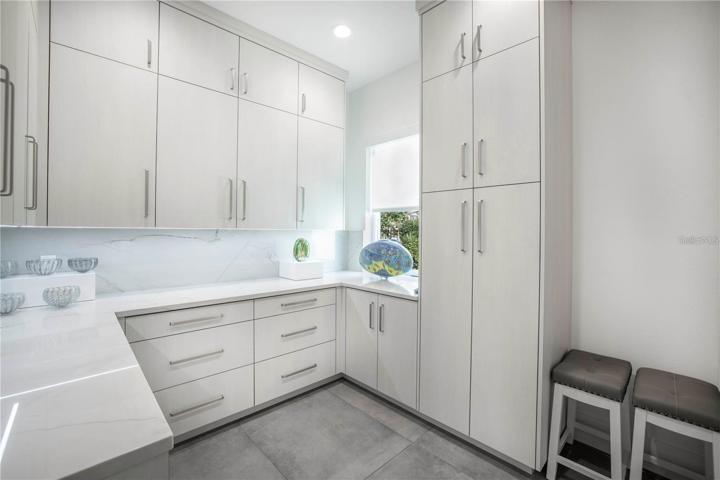 BUTLER'S PANTRY-OFFICE