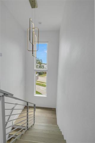 OPEN LIGHT STAIRWELL