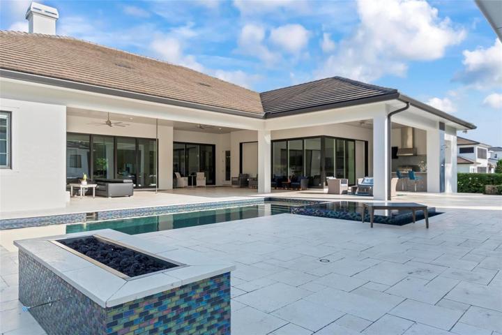 Outdoor firepit