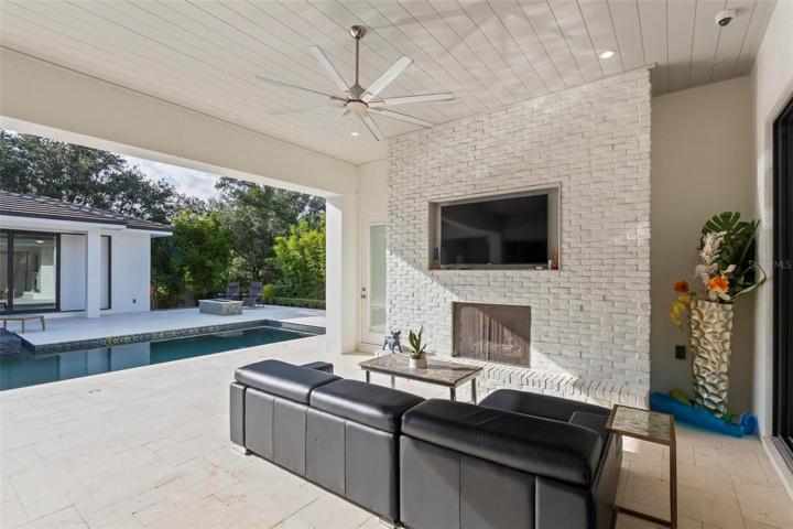 Outdoor fireplace