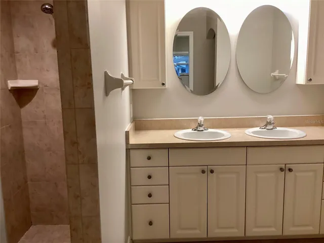 En suite bath