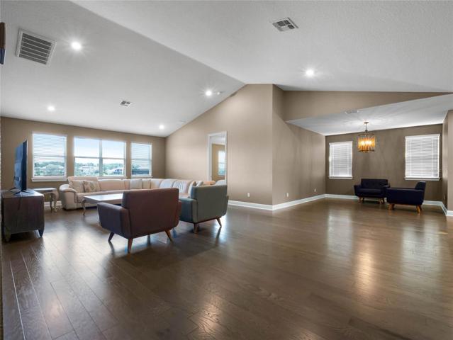 Massive bonus room