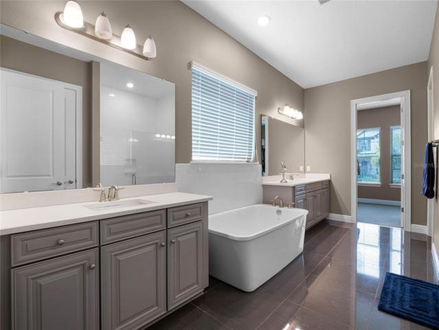 Love the free standing tub
