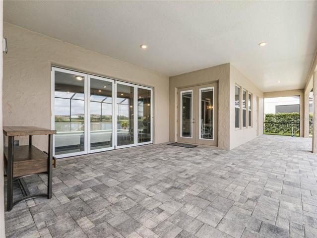 Huge covered lanai
