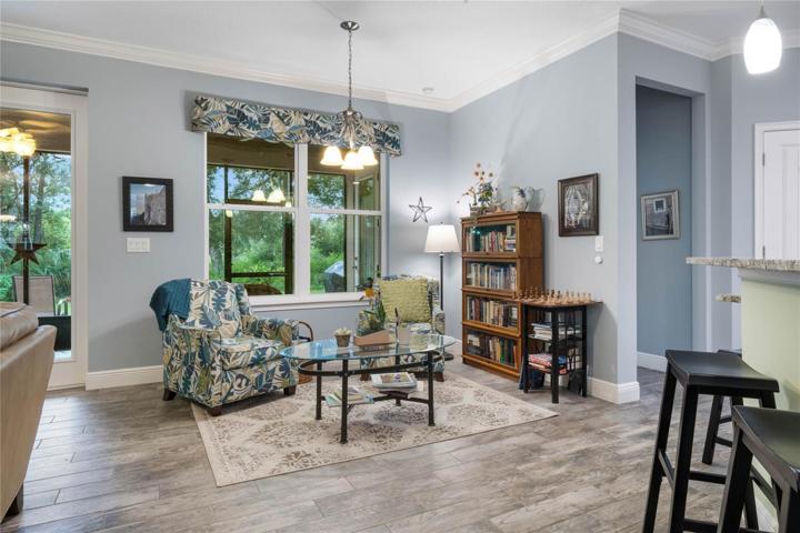 READING NOOK OR CAN BE USED AS A BREAKFAST SPOT