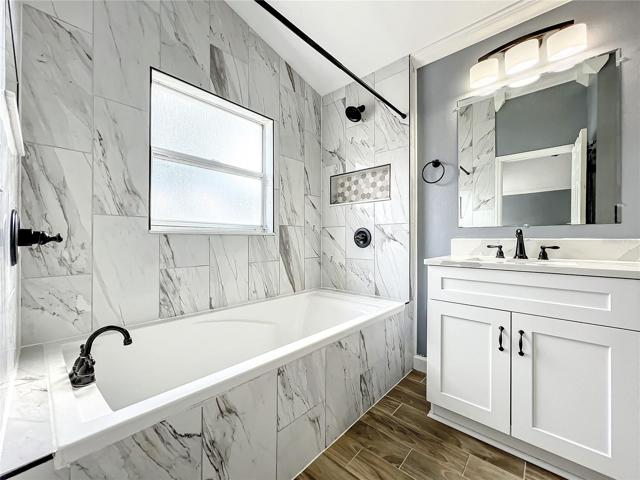 Owners' Garden tub/Showerhead-1