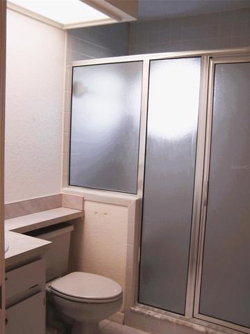 2nd Bath with large shower/built-in seat