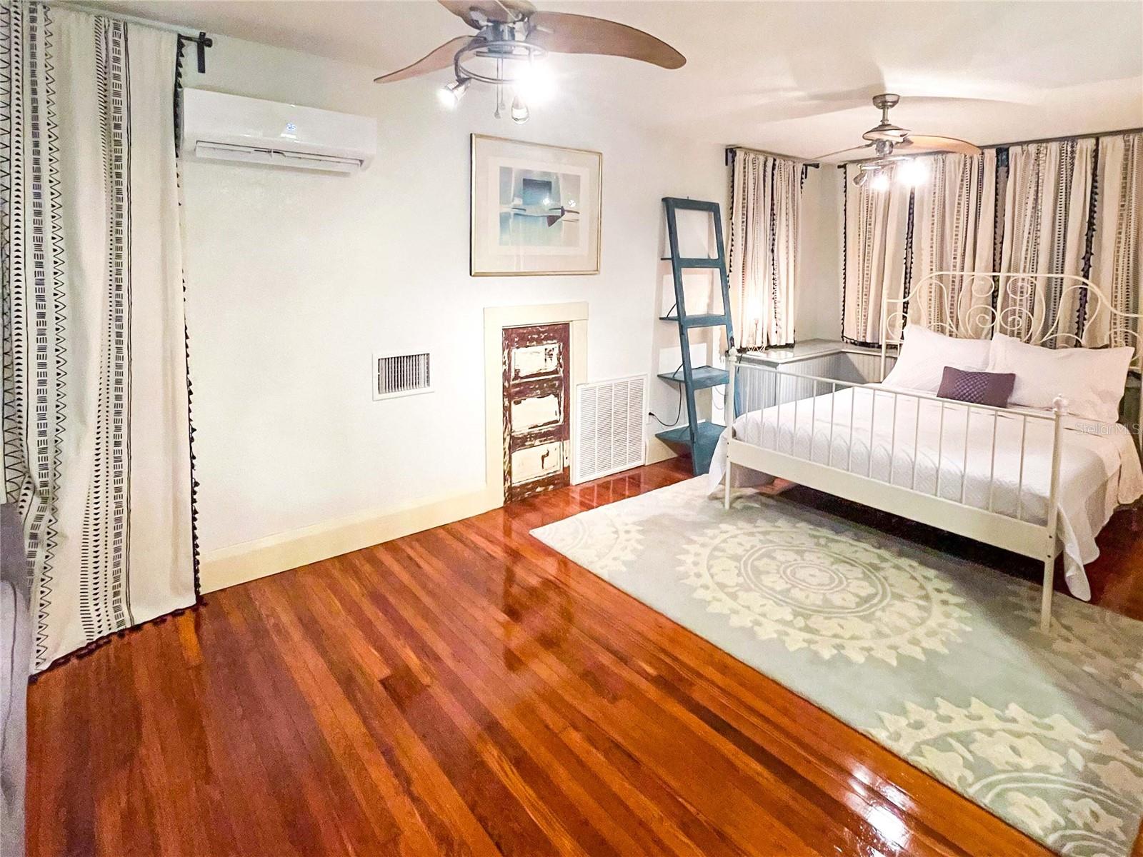 Upstairs (3rd) bedroom