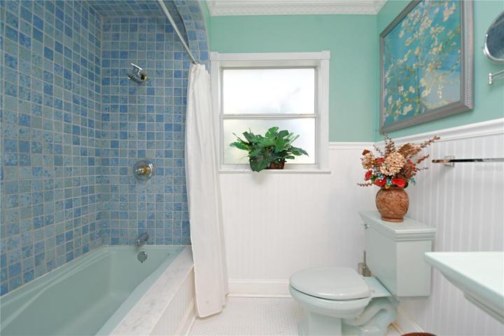 Another view of the 2nd bathroom.