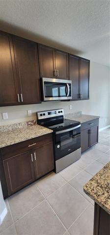 Kitchen - Granite countertops & Stainless steel appliances