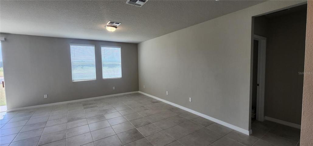 Living/dinning room combo