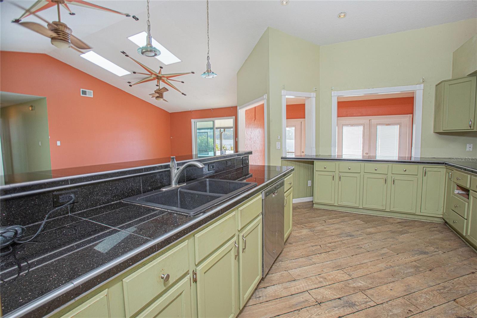 Kitchen photo 3